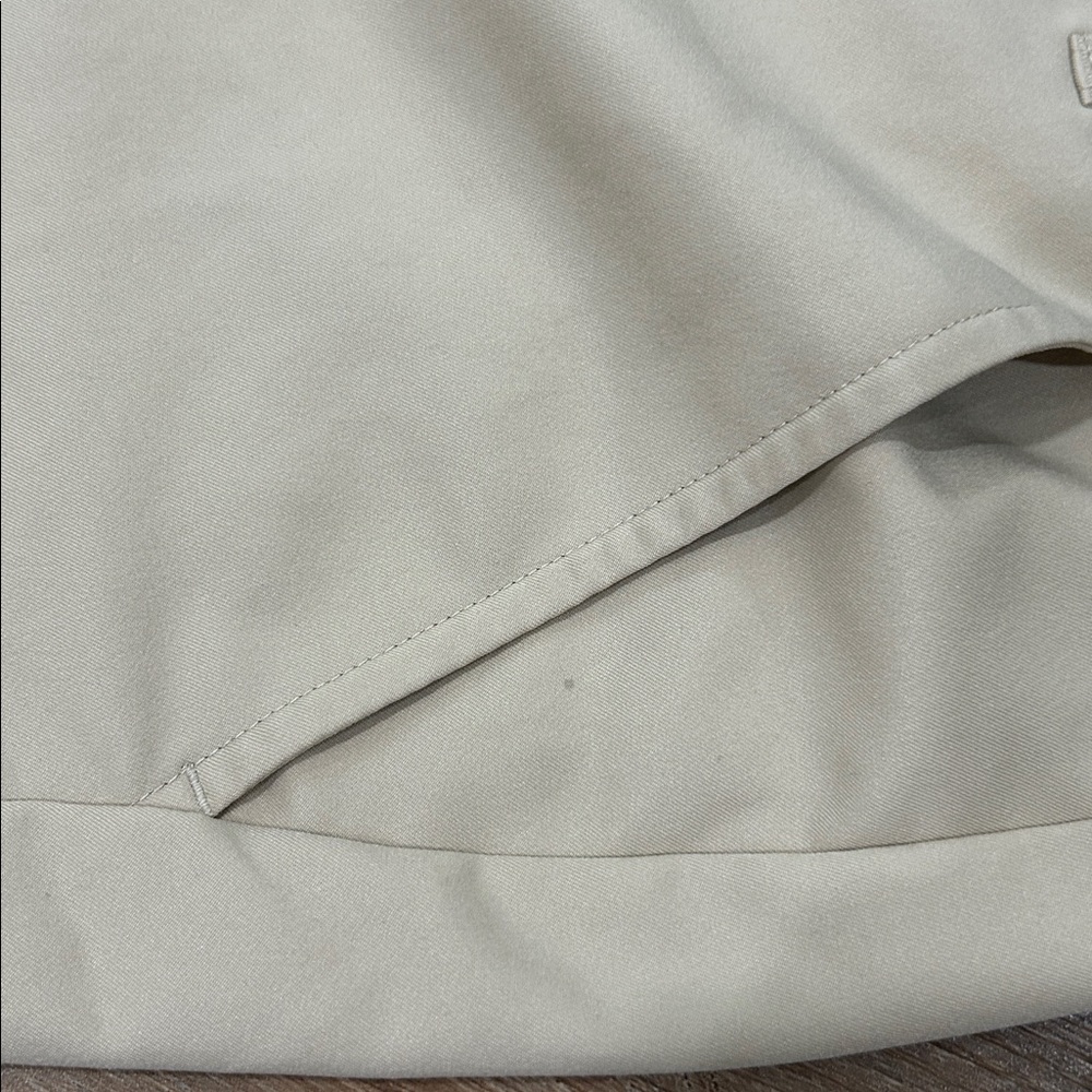 Puma Golf Shorts, Puma way 1 light khaki color, size US 34 waist lightweight - Picture 3 of 13
